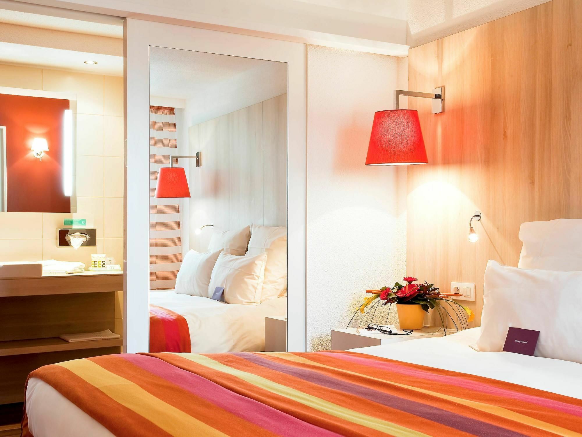 Hotel Mercure Palais Des Sports 4*